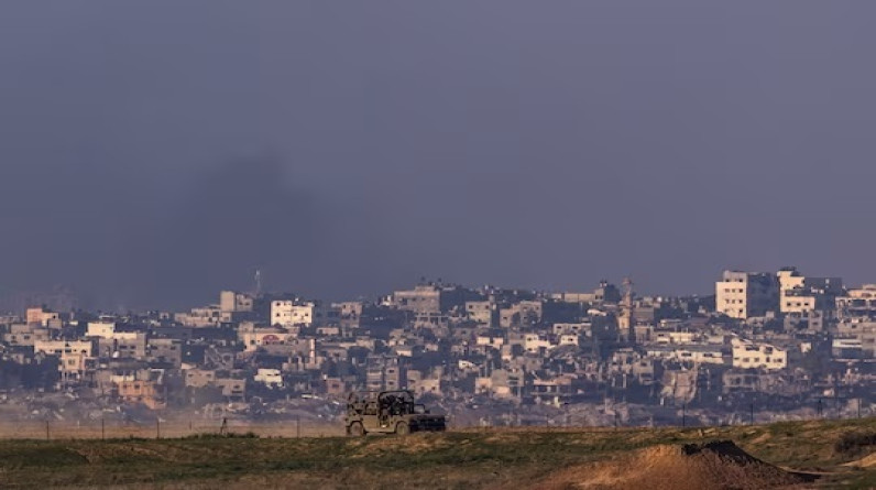"إسرائيل هيوم": البحث عن اليوم التالي في غزة يجب أن يتركز بالذات على العقد التالي